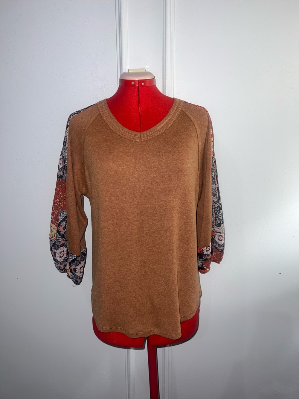 Cato Camel Brown Scoop Neck Sweater with Printed Balloon Sleeves Sz medium